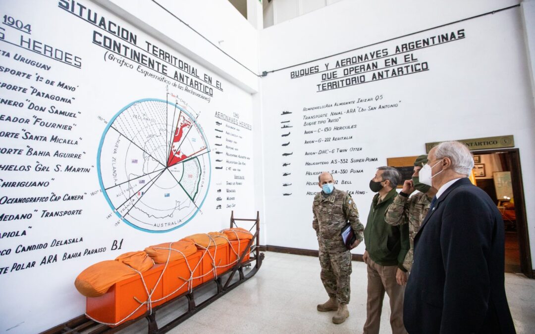 Taiana anunció la reapertura permanente de la base Petrel en la Antártida