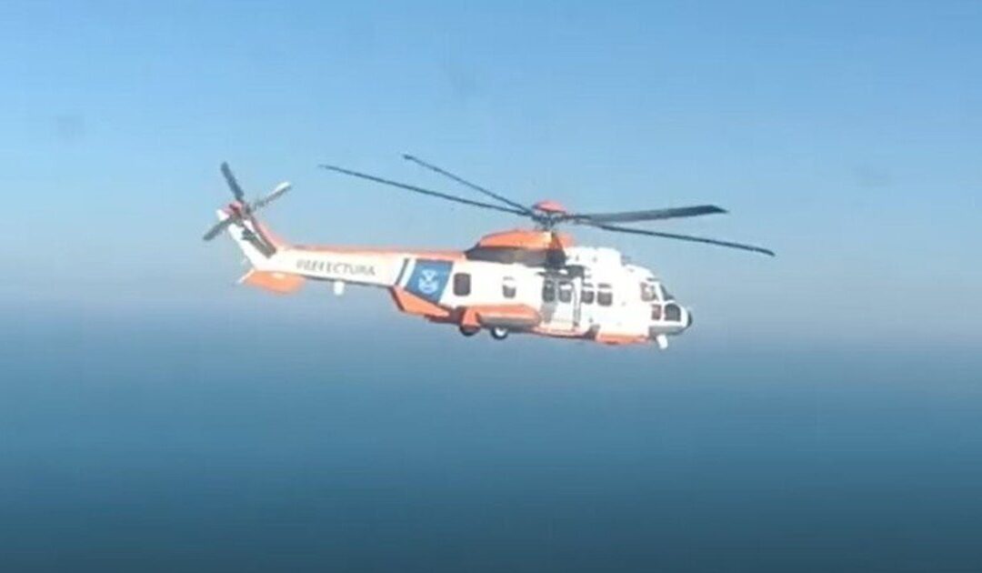 Prefectura evacuó en helicóptero a un tripulante de un pesquero con síntomas de ACV