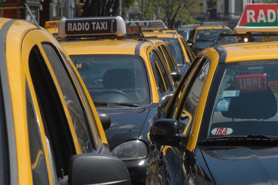 Desde este sábado rige la suba del 30% en la tarifa de los taxis porteños