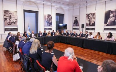 Acordaron un aumento del 20% del salario mínimo en cuatro tramos