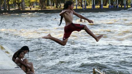 Alerta roja: sigue el calor sofocante y las lluvias llegarían el miércoles