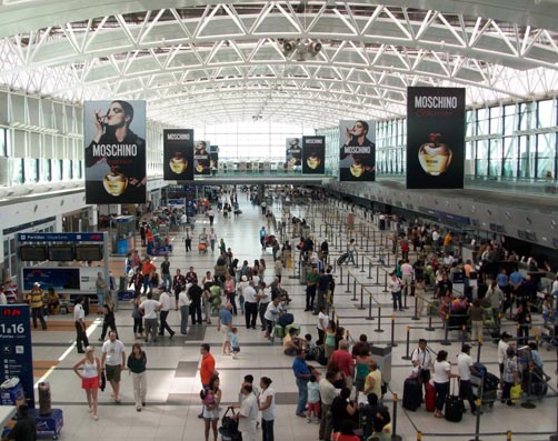 Más de 580 mil turistas extranjeros ingresaron al país en abril