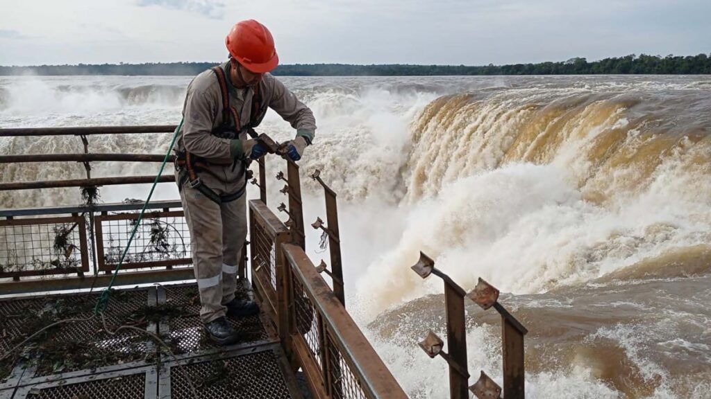 Cerraron preventivamente el circuito Garganta del Diablo ante la crecida del río Iguazú